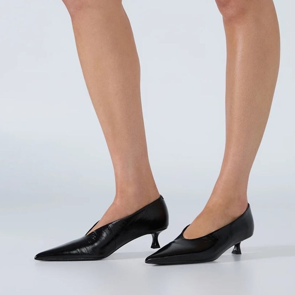 Tony Bianco Cherry Pump Leather Crinkle Pointed Toe Kitten Heel Old Money 8.5